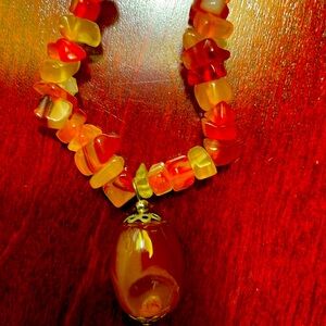 Women’s necklace, cut stones & tranlucent bead as pendant. Pre-owned.